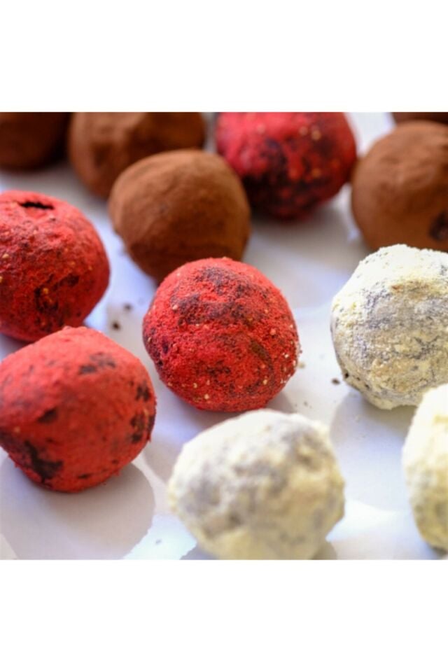 Freeze Dry Çilek Kaplı Glutensiz Vegan Yerfıstıklı Hurma Topları Raw Bites 100gr